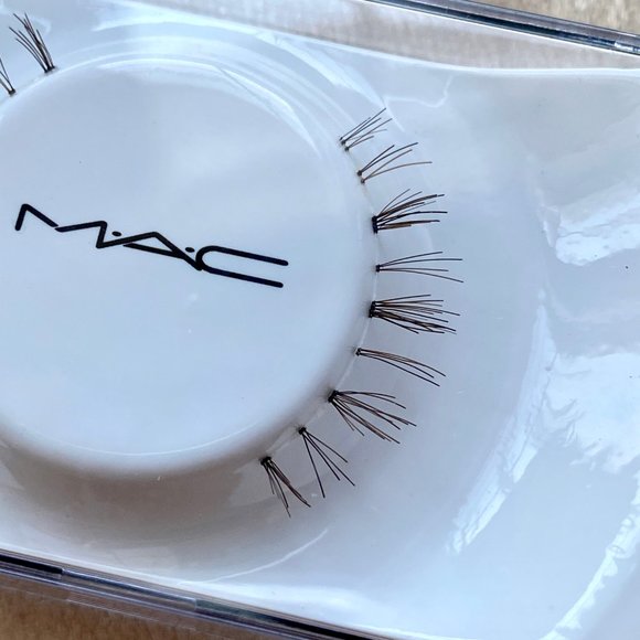 MAC Cosmetics False Lashes #40 BNIB - Picture 2 of 3